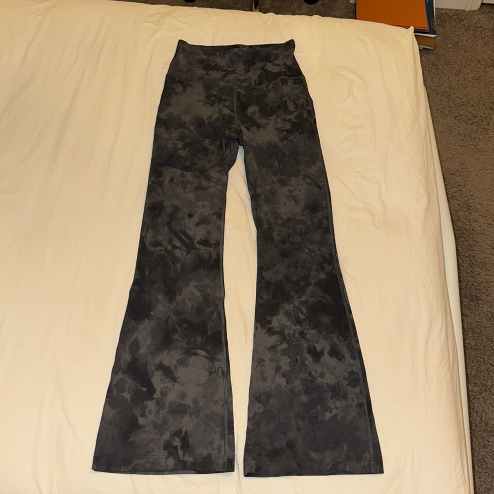Lululemon Size 6 Groove Super-High-Rise Flared Leggings